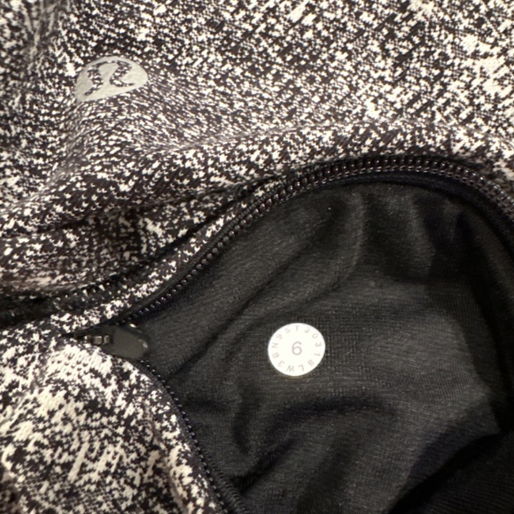 Lululemon cypress kiss 1/2 zip size 6 - Picture 7 of 7